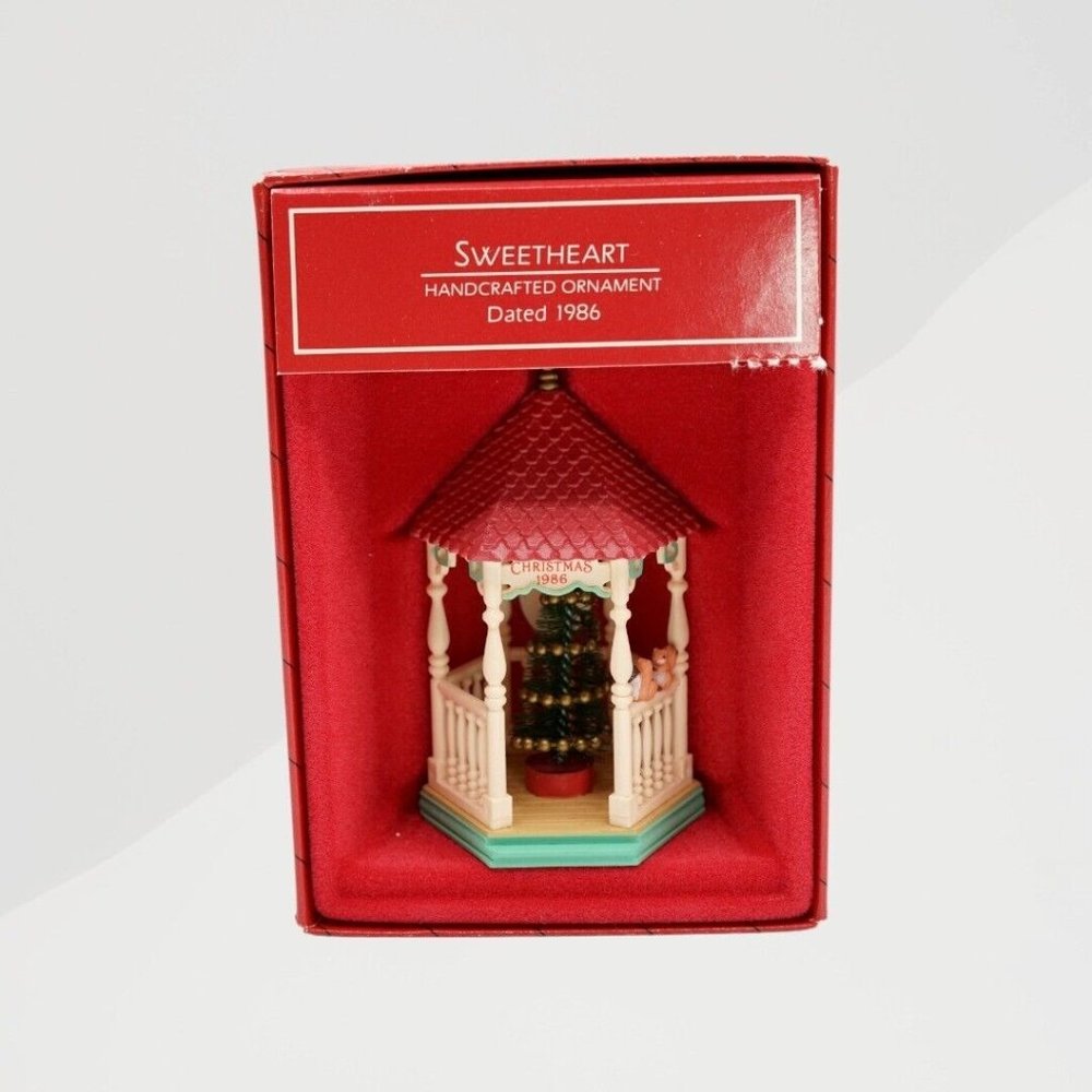 Vintage Hallmark‎ Cards Inc. 1986 Christmas Ornament, Sweetheart Gazebo